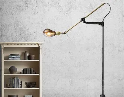 L’Çng Standing lamp